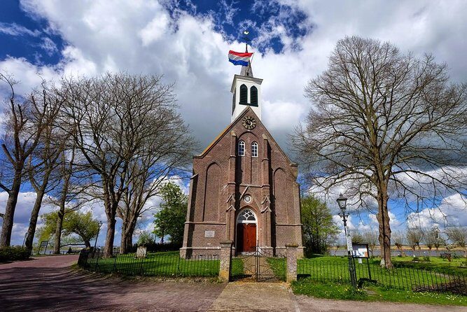 Off the Beaten Paths Dutch Landscape Private Tour 1/2 day Jaguar - FAQ