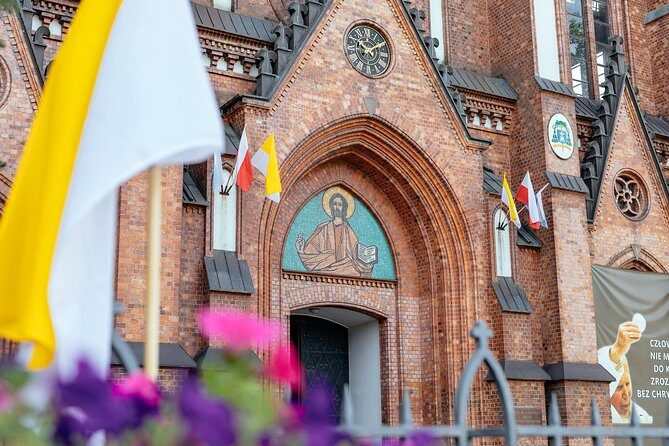 Off the Beaten Track in Warsaw: Private City Tour - Stop-by-Stop Breakdown of the Tour