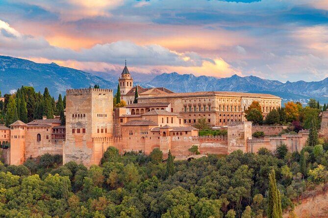 Official Guide to visit Alhambra (tickets NOT included) - Experience the Majesty of the Alhambra with a Local Guide
