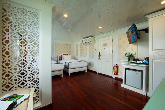 (Official) Signature Royal Cruise - 02 days 01 night program - Who Is This Tour Best For?