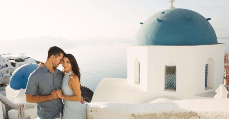 Oia: 30' photo session for couples or solo travelers - Who Will Benefit Most?