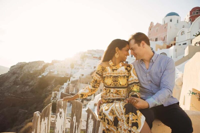 Oia: 30' photo session for couples or solo travelers - The Sum Up