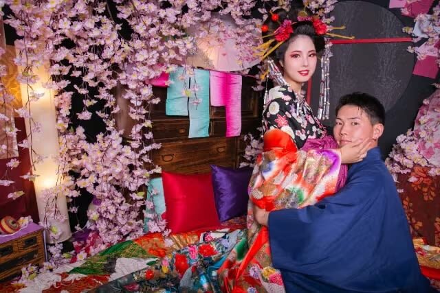 Oiran experience with photo shoot (Kyoto) - Choosing the look, then getting dressed