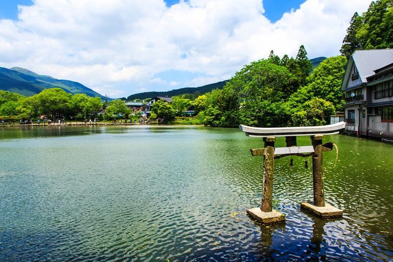 Oita: Yufuin & Kyushu Natural Animal Park & Umi Jigoku & Dazaifu & Beppu Ropeway Day Trip (From Fukuoka) - Yufuin and Kinrin Lake: a short taste of a popular onsen town