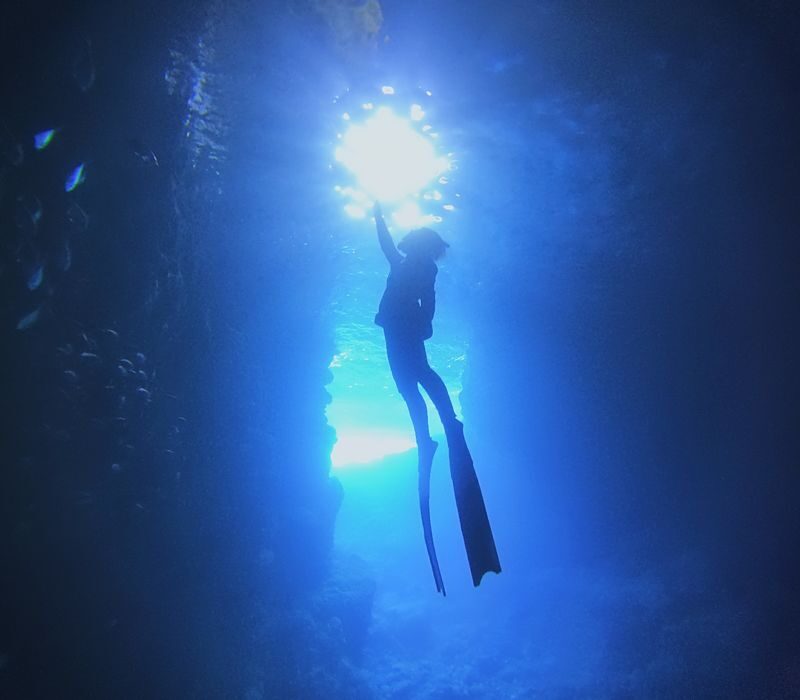 Okinawa Blue Cave Fun Free Diving (Boat entry/Free photography) - A boat ride to Okinawa’s Blue Cave