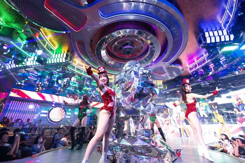 Okinawa Churasun 6 (Large Okinawa Show Club) - Churasun 6 Brings Naha Nightlife to the Stage