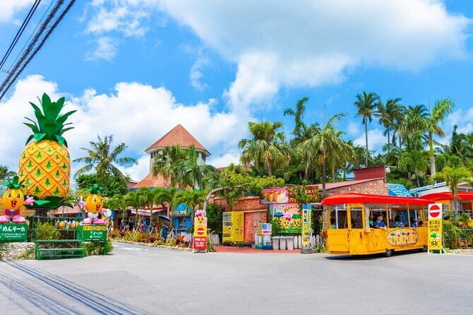 Okinawa Hip-hop Bus A Course TourChuraumi Aqualium,Kori Island - In-Depth Look at the Tour Experience