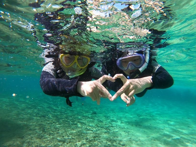 Okinawa, Japan | Blue Cave Snorkeling | Chinese and English Instructors! GoPro Photography & Free Underwater Feeding - Learning the basics with an instructor