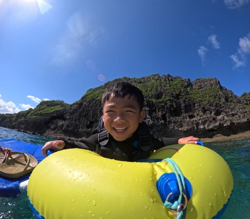 Okinawa, Japan | Blue Cave Snorkeling | Chinese and English Instructors! GoPro Photography & Free Underwater Feeding - Is the price fair?