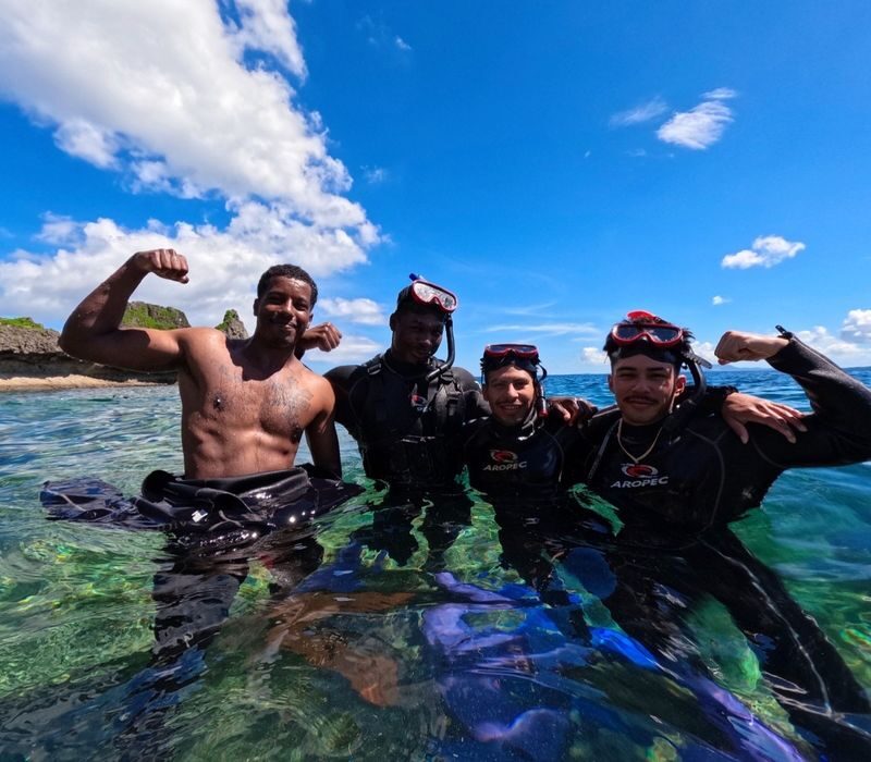 Okinawa, Japan | Blue Cave Snorkeling | Chinese and English Instructors! GoPro Photography & Free Underwater Feeding - Who will enjoy this most?
