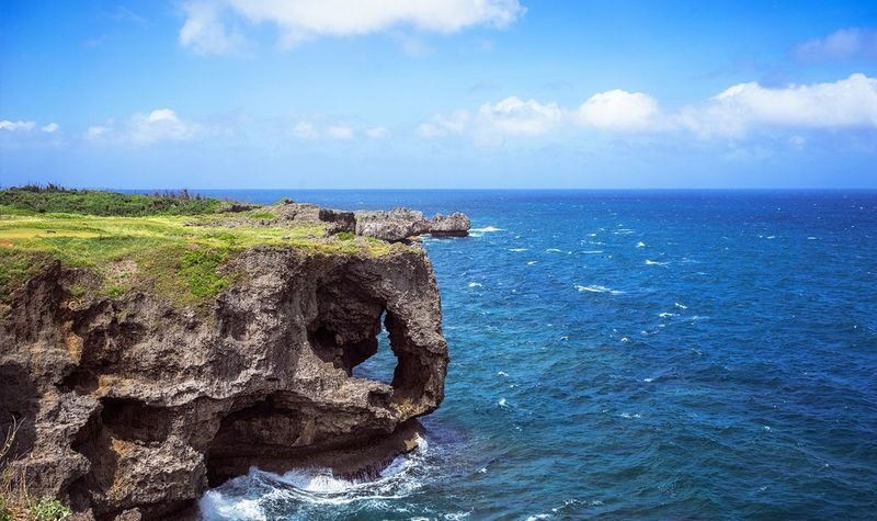 Okinawa North/South Day Trip | Churaumi Aquarium & American Village | Okinawa Culture Kingdom & Senaga Island | Optional Northern 9-Person Small Group & Optional Hotel Transfer | Chinese Service | Tickets Available - Cape Manzamo’s cliff edge and Kouri Island’s blue water