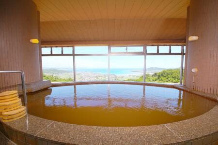 Okinawa Sarujin-no-Yu Onsen: Stunning Ocean View Hot Spring - Solo Traveler Friendly - A sea view from the hot spring