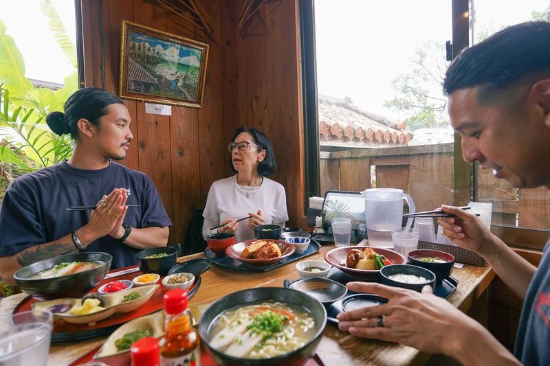 Okinawa Shuri Castle Peace Walking Tour - Shuri makes more sense on foot