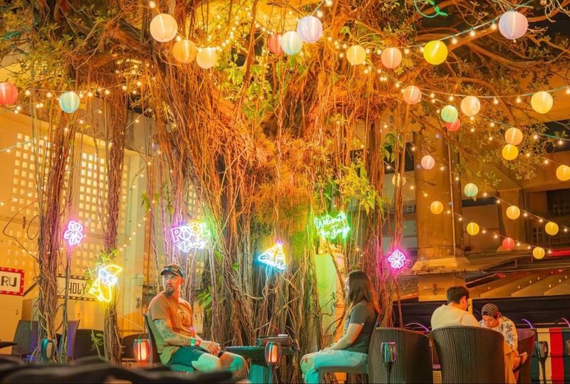 Okinawa: Sky BAR TOPTREE Nightclub Admission Ticket (For Foreign) - TOPTREE at a glance