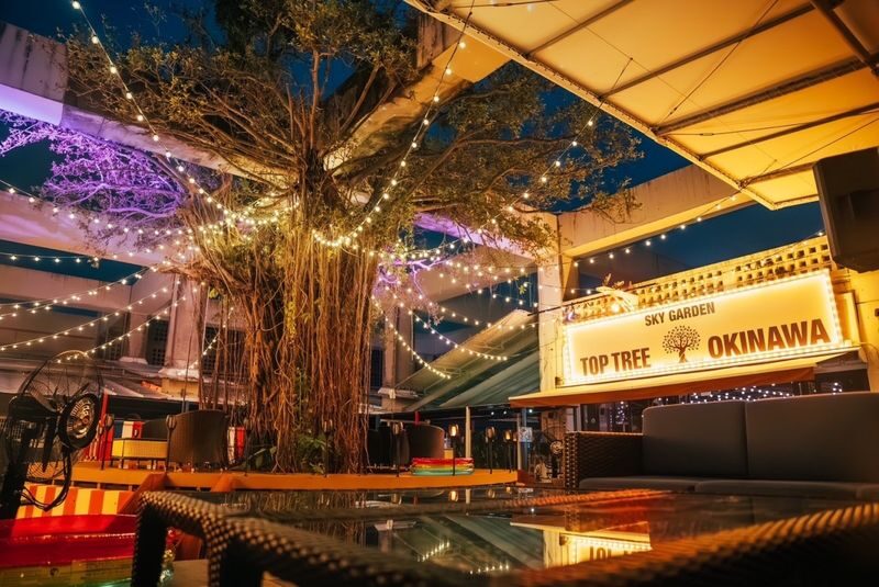 Okinawa: Sky BAR TOPTREE Nightclub Admission Ticket (For Foreign) - A food hall that keeps the night going