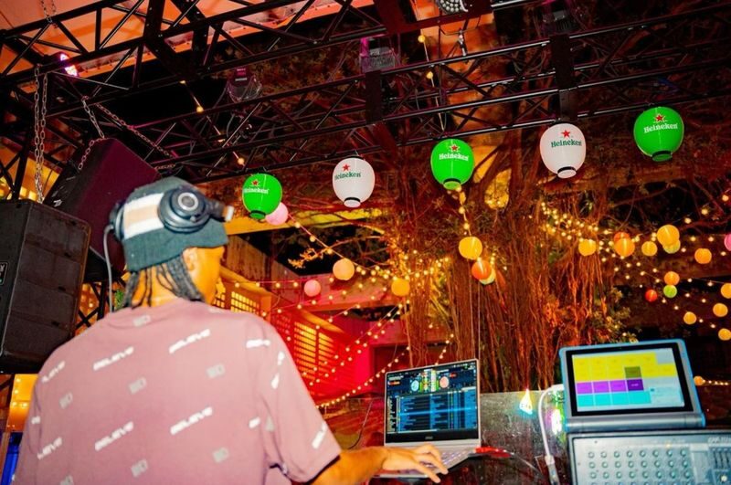 Okinawa: Sky BAR TOPTREE Nightclub Admission Ticket (For Foreign) - Picking the package that fits your evening