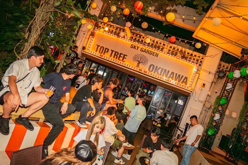 Okinawa: Sky BAR TOPTREE Nightclub Admission Ticket (For Foreign) - What you can do once inside
