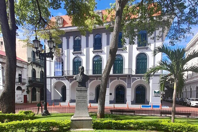 Old Canal zone tour (Miraflores Locks, former bases, and Museum) - An Impressive Dive into Panama’s Canal and Military Heritage