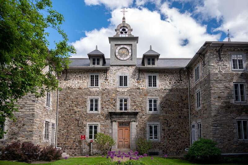 Old Montreal Private Walking Tour with Cruise Tickets - FAQs