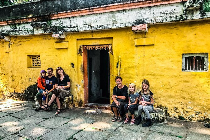 Old neighbourhood Walk - Half-Day Tour - Key Points