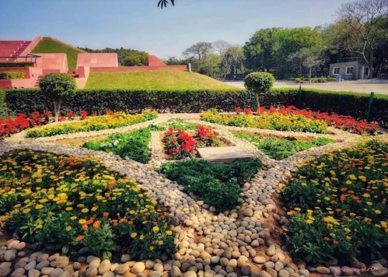 Old & New Delhi Private Day Tour with Street Food - Key Points