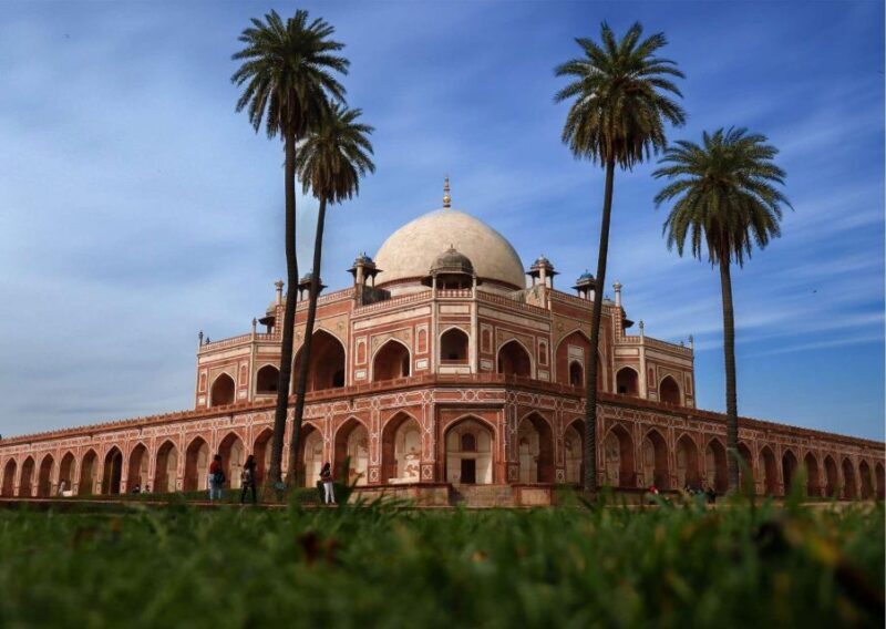 Old & New Delhi: Private Guided City Tour by Car with Snacks - Exploring Delhi in Comfort and Style