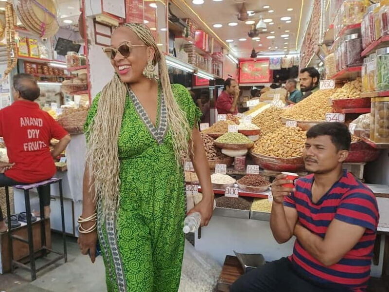 Old & New Delhi Shopping Tour with Female Consultant - Exploring Delhis Contrasts: Old & New Delhi Shopping Tour with Female Consultant