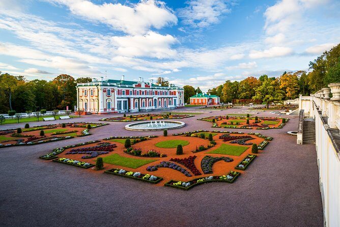 Old Tallinn with Kadriorg & Pirita - A Deep Dive into the Experience