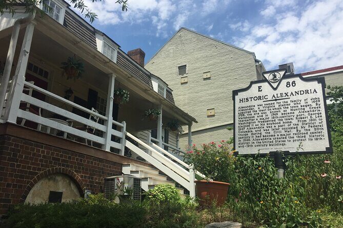 Old Town Alexandria Guided Walking Tour with a Local - Key Points