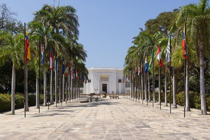 Old Town and Quinta San Pedro Santa Marta City Tour - A Closer Look at the Itinerary