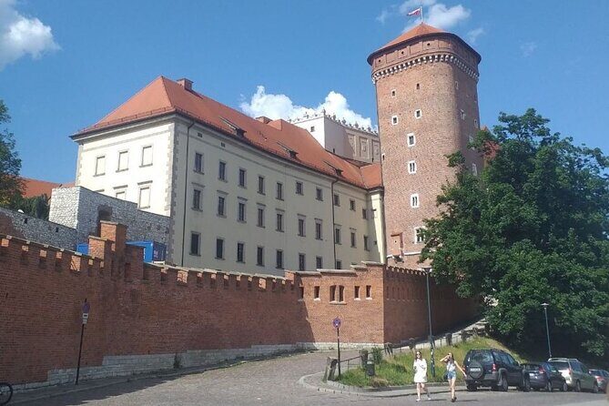Old Town of Krakow and Wawel in Russian - Exploring Krakows Old Town and Wawel: A Complete Breakdown