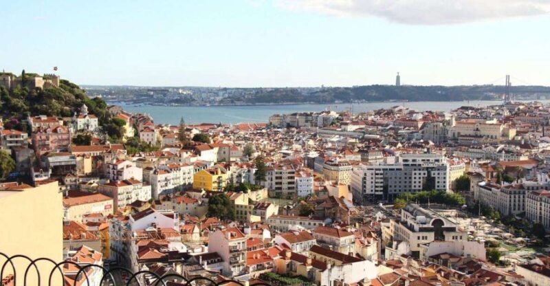 Old town of Lisbon on board of a tuk tuk- 1hour - In-Depth Review of the Lisbon Tuk Tuk Tour