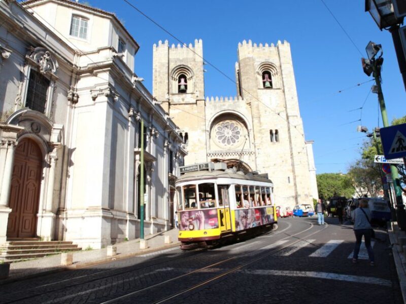 Old town of Lisbon on board of a tuk tuk- 1hour - FAQ