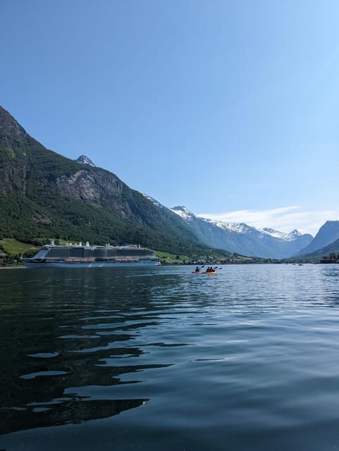 Olden: Guided beginner friendly fjord kayaking.Local company - An In-Depth Look at the Kayaking Experience in Olden