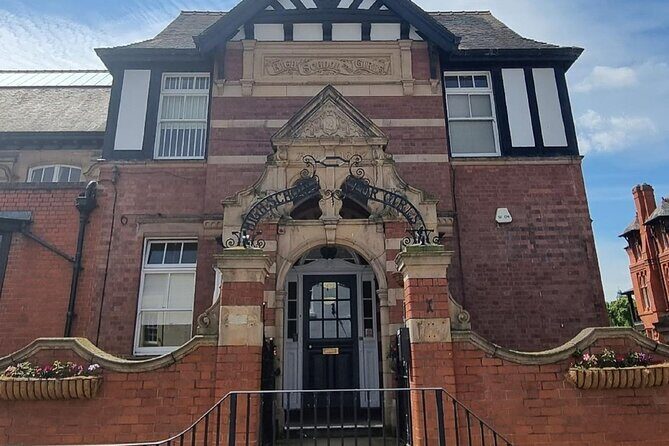 On the Origins of Charles Darwin: A Self-Guided Audio Tour of Shrewsbury - Frequently Asked Questions