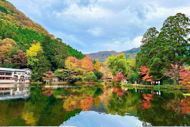 One-Day Exploration Tour of Yufuin and Yabakei for Autumn Foliage Viewing - Kamado Shrine: a worthwhile foliage stop