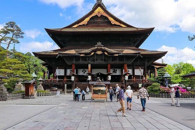 One Day Snow Monkeys Zenko ji Temple and Sake in Nagano - Exploring the Highlights of the Nagano Day Trip