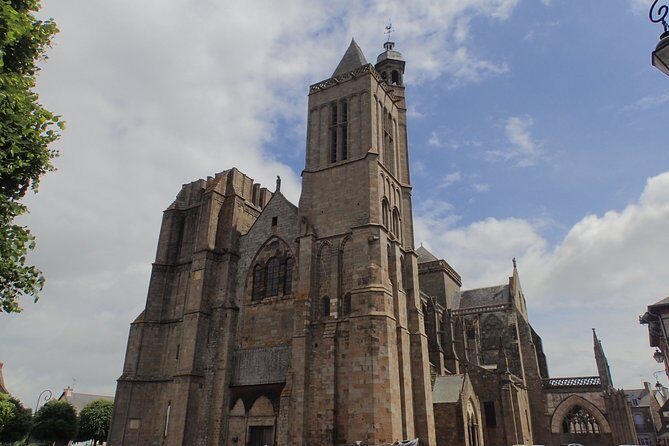 One day stroll in the small towns of character of Ile et Nilaine - Frequently Asked Questions