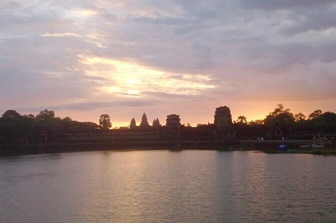 One Day Sunrise Private Tour at Angkorwat with Major Temples - Who Should Book This Tour?