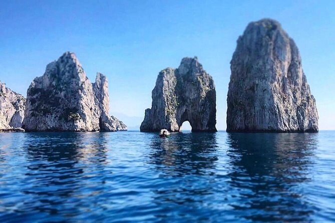 One day tour Capri - Discovering Capri with a Private Boat