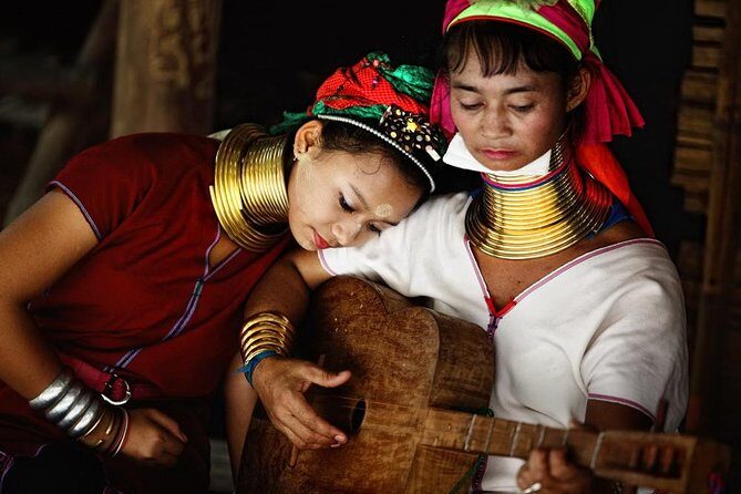 One Day Tour Doi Suthep Temple, Palad Temple, Orchid Farm, Longneck hill tribe village (Private tour) - Practical Tips and Considerations