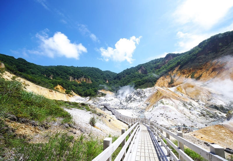 One-day tour of Lake Toya & Noboribetsu Jigokudani & Bear Ranch or Mount Usu & Lake Toya Fireworks Festival & Lake Shikotsu Ice Festival in Hokkaido - What the day from Sapporo is really like