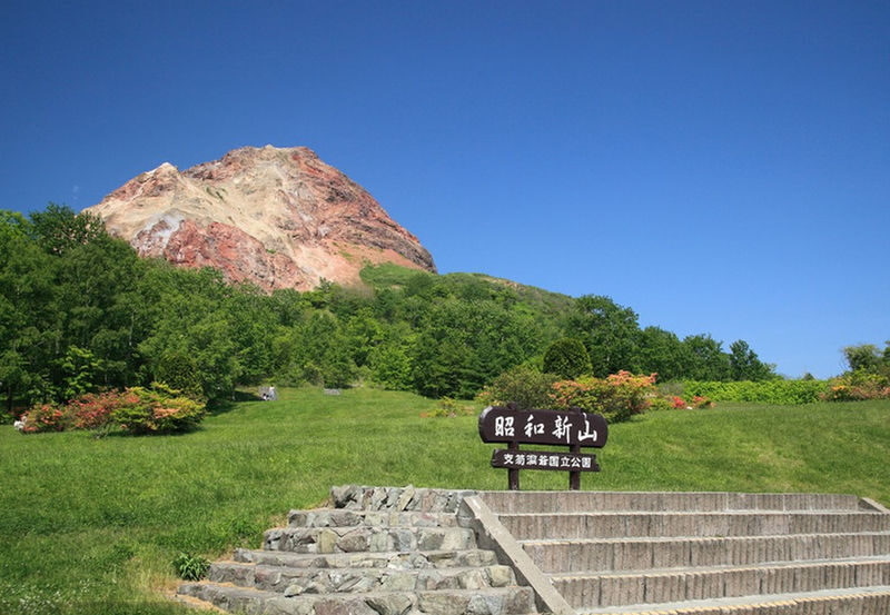 One-day tour of Lake Toya & Noboribetsu Jigokudani & Bear Ranch or Mount Usu & Lake Toya Fireworks Festival & Lake Shikotsu Ice Festival in Hokkaido - The guides, group pace and practical cautions