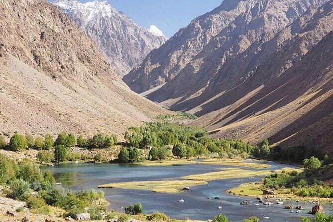 One Day Tour of Seven Lakes in Tajikistan from Samarkand - The Real Advantage: Guides and Border Crossings