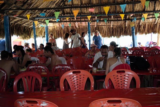 One-day tour to Playa Blanca by land Popular sector - Key Points