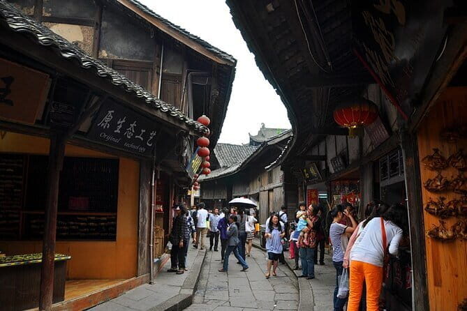 One Day Trip to Chengdu Panda Base and Leshan Buddha Tour - Key Points