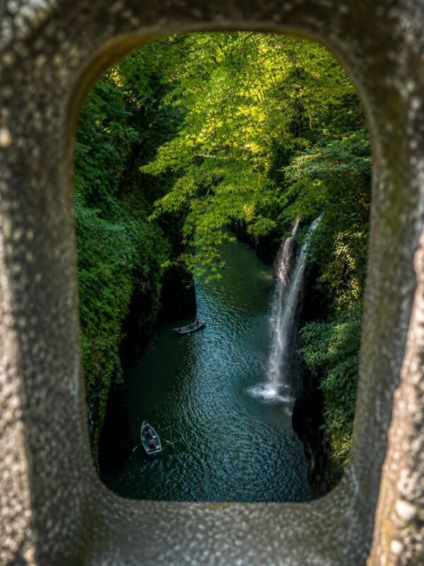 One-day trip to Kyushu Miyazaki: Kamishikimi Kumanoza Shrine & Takachiho Gorge & Ama-no-Iwato Shrine & Ama-no-Yasugawara (Departure from Fukuoka, including a special lunch) - Who will enjoy this route most