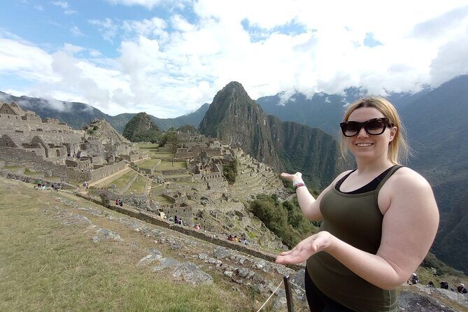 One-day visit to Machu Picchu by luxurious Vistadome train. - Practical Considerations and Tips