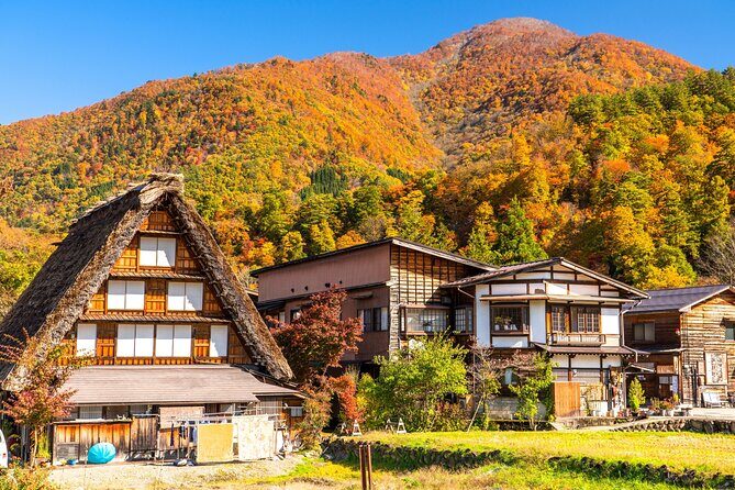 One Way Bus from Kanazawa to Takayama with a stop at Shirakawago - Key Points
