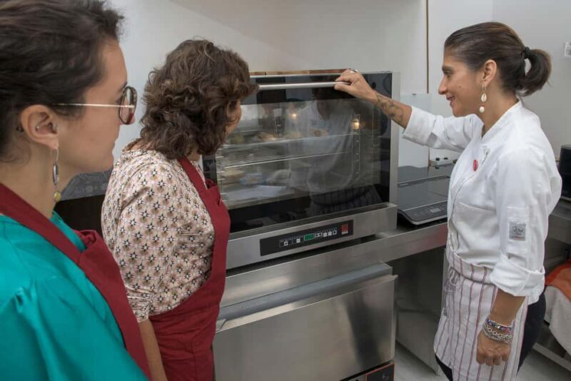 only in ITALIAN - International aperitif + cooking class in Italian - Perché Scegliere Questa Esperienza?